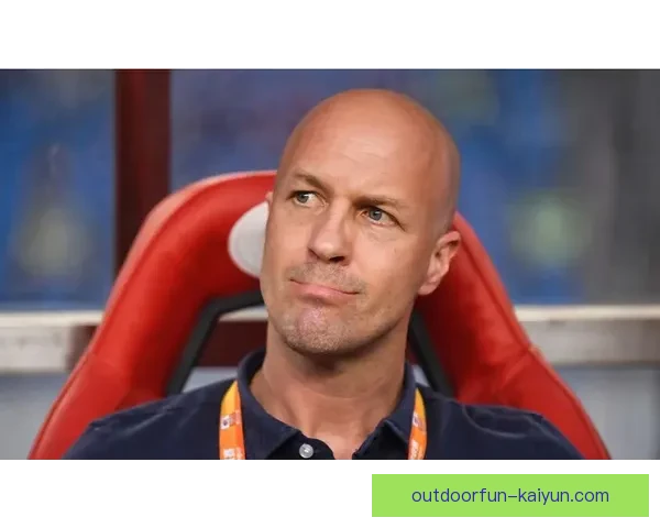 克鲁伊夫战术成熟度持续提升，备受足球界关注