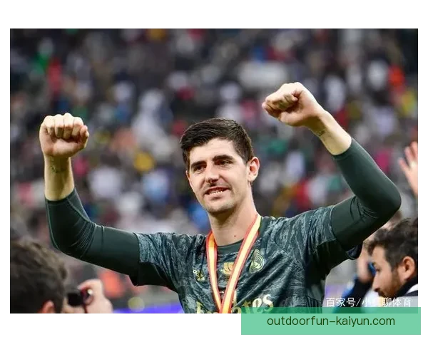 库尔图瓦世界门将排名持续提升，表现稳健备受关注